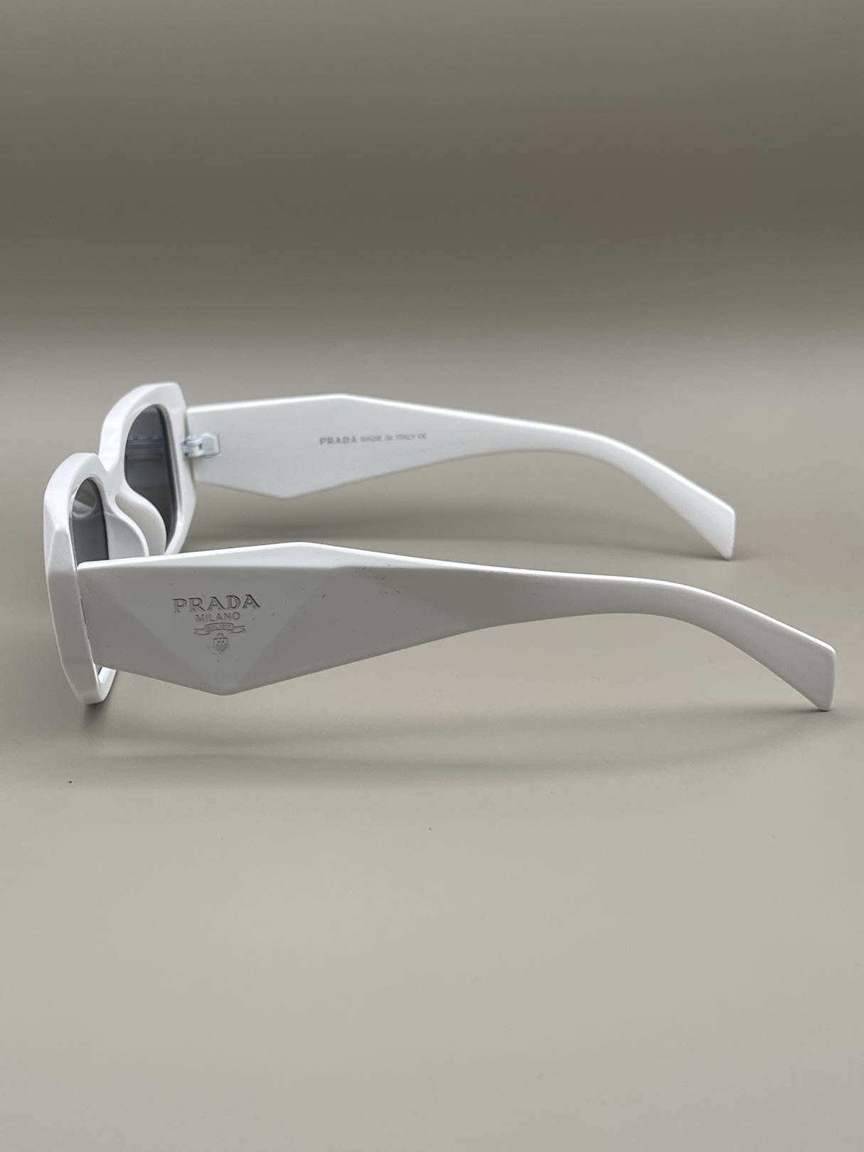 Luxury Rectangle Sunglasses – White & Silver / Unisex