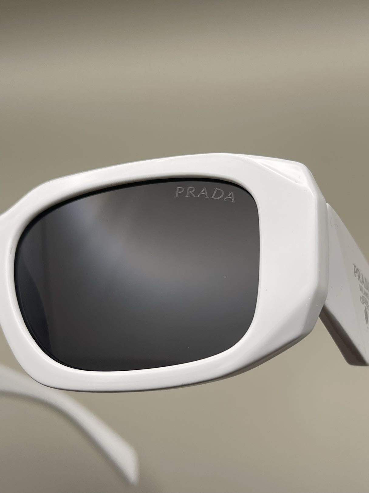 Luxury Rectangle Sunglasses – White & Silver / Unisex